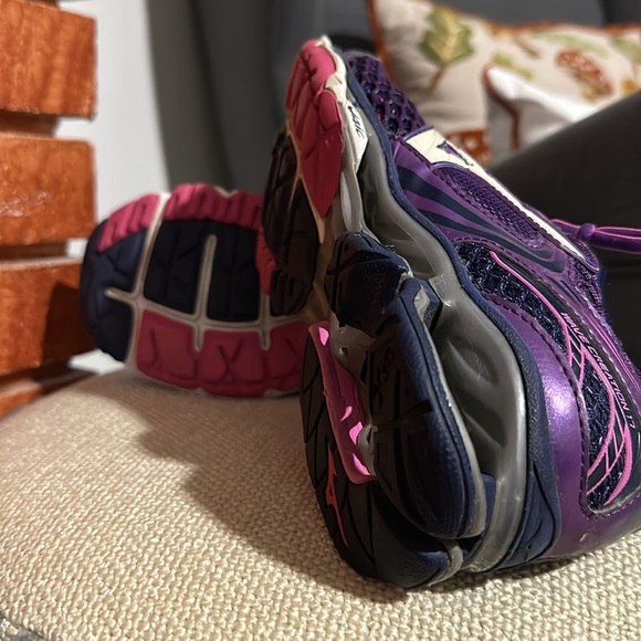 ❌SOLD❌Mizuno Running Shoes - Picture 7 of 8